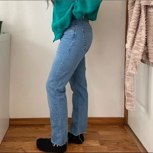 urban outfitters mom jeans